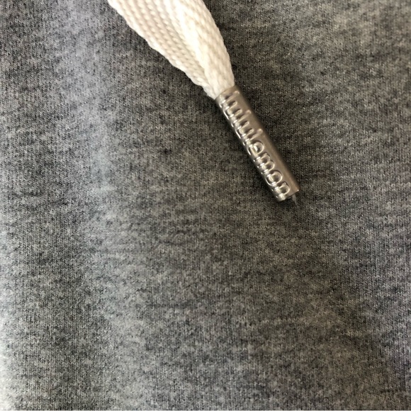 Authentic LULULEMON reverse Hoody. Size 6. Worn a few times. Excellent condition - Picture 4 of 7